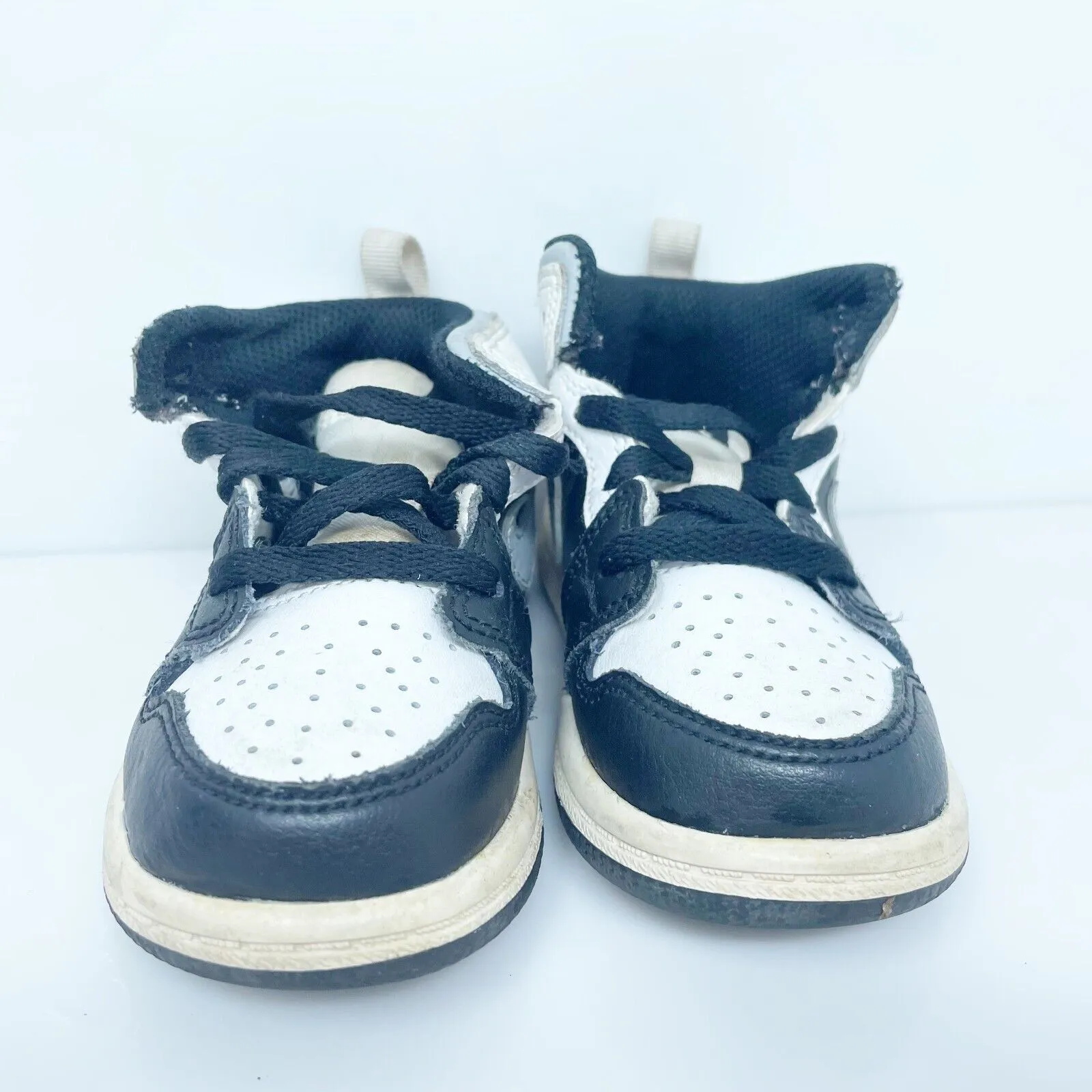 Nike Boys Air Jordan 1 Mid 640735-073 White Basketball Shoes Sneakers Size 6C