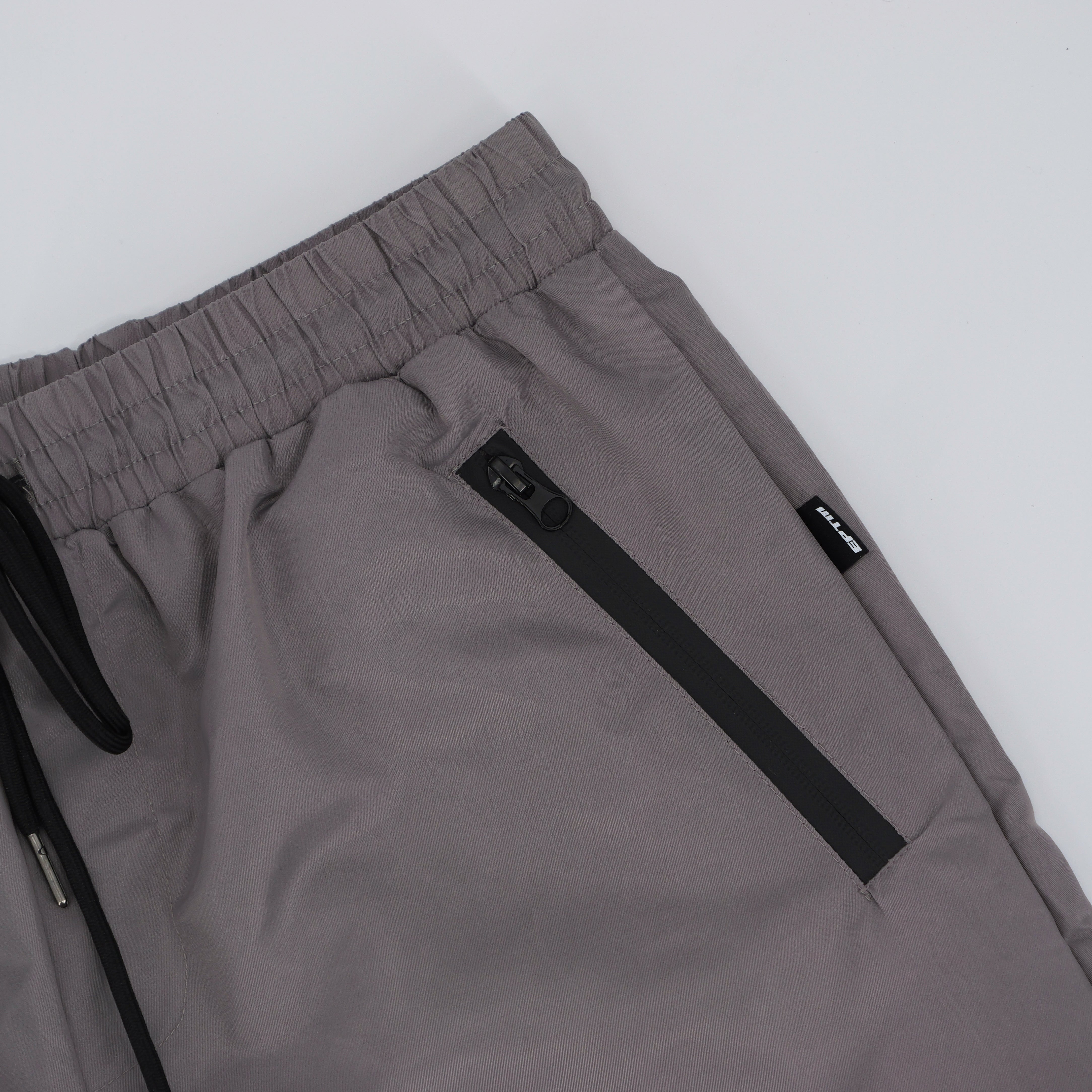 RUNNER SHORTS GREY