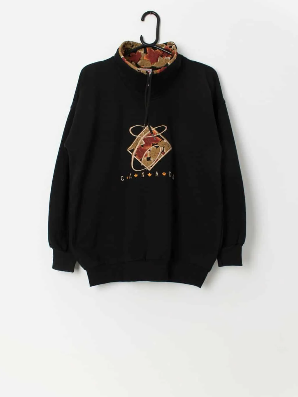 Vintage autumn Canada sweatshirt in black with orange maple leaves – Medium / Large