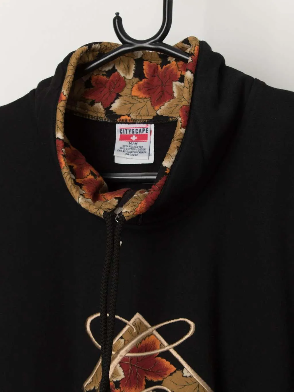 Vintage autumn Canada sweatshirt in black with orange maple leaves – Medium / Large